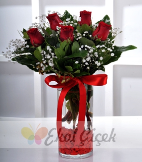 Cam Vazoda 5 Kırmızı Gül
